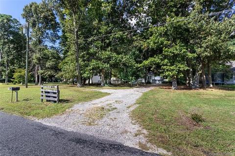 4351 Cappahosic Rd, Gloucester, VA 23061 photo 2