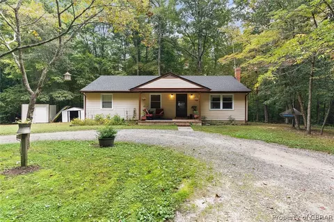 5519 Howard Ln, Gloucester, VA 23061 photo 1