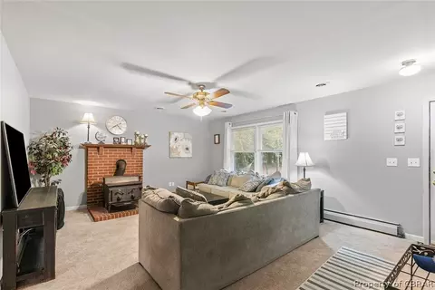 5519 Howard Ln, Gloucester, VA 23061 photo 4