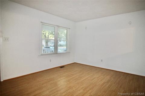 7470 Matoaka Ave, Gloucester Point, VA 23062 photo 2