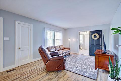468 Gloucester Rd, Saluda, VA 23149 photo 3