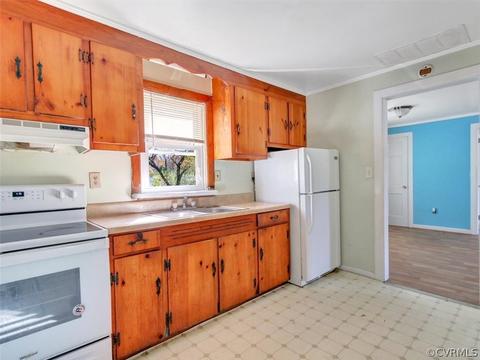 411 E North St, Wakefield, VA 23888 photo 15