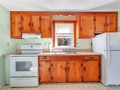 411 E North St, Wakefield, VA 23888 photo 14