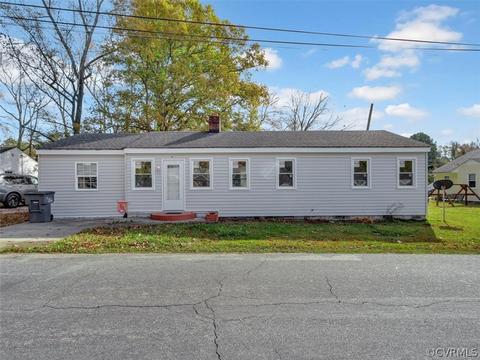 411 E North St, Wakefield, VA 23888 photo 1