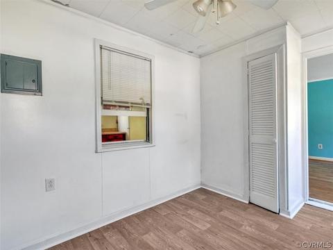 411 E North St, Wakefield, VA 23888 photo 4