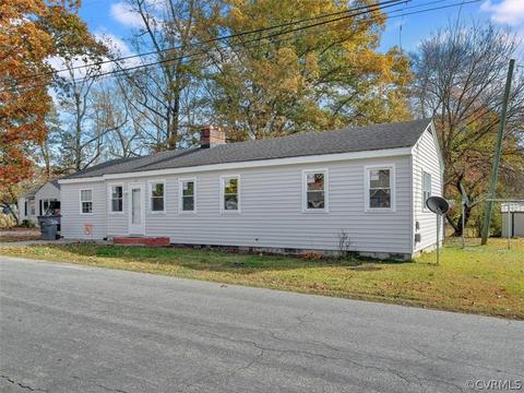 411 E North St, Wakefield, VA 23888 photo 2