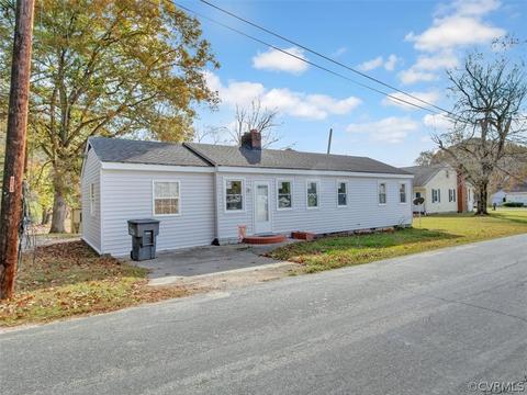 411 E North St, Wakefield, VA 23888 photo 3