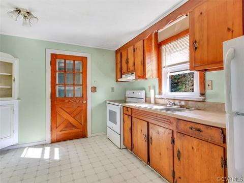 411 E North St, Wakefield, VA 23888 photo 13