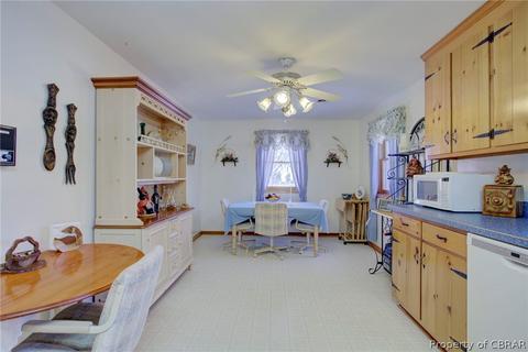 11049 Piankatank Dr, Gloucester, VA 23061 photo 9