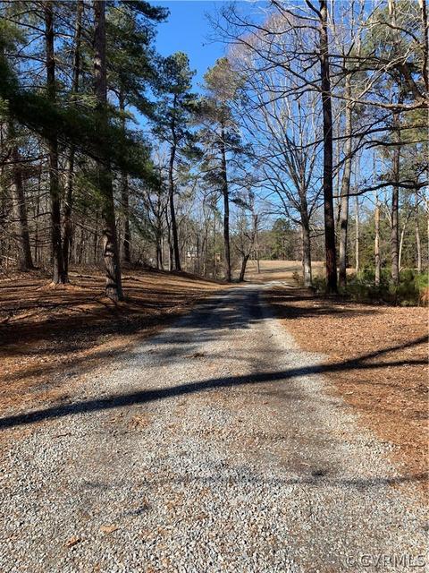 6306 White Oak Rd, Wilsons, VA 23894 photo 2