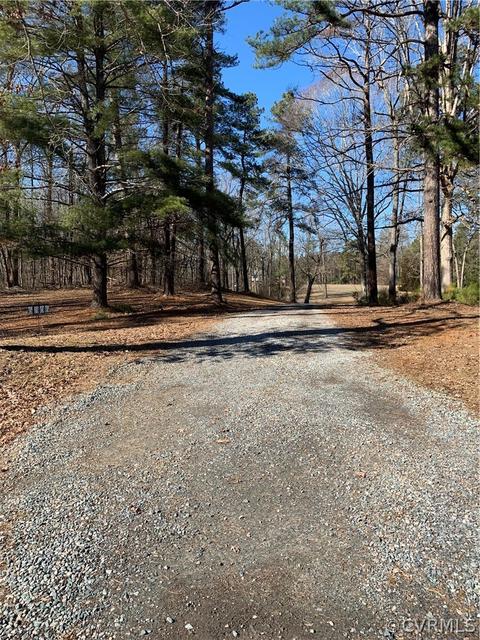 6306 White Oak Rd, Wilsons, VA 23894 photo 3