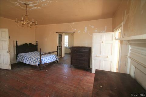 643 Gloucester Rd, Saluda, VA 23149 photo 8