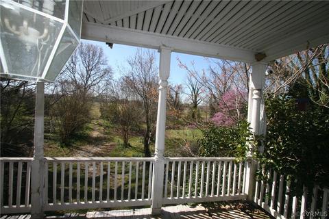 643 Gloucester Rd, Saluda, VA 23149 photo 6