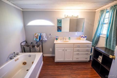 121 Mann Rd, Crewe, VA 23930 photo 12