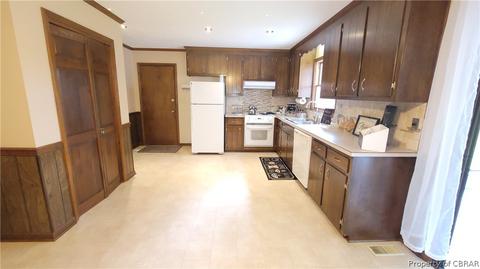 7794 Waters Edge Ln, Gloucester Point, VA 23062 photo 10