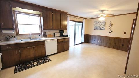 7794 Waters Edge Ln, Gloucester Point, VA 23062 photo 11