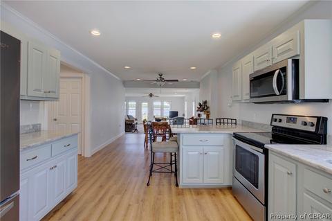 12033 Roane Ave, Gloucester, VA 23061 photo 4