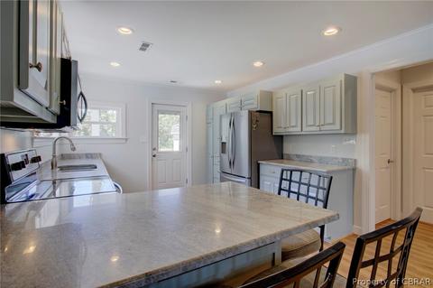 12033 Roane Ave, Gloucester, VA 23061 photo 6