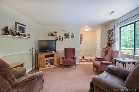6936 Fox Ln, Gloucester, VA 23061 photo 4