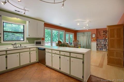 6936 Fox Ln, Gloucester, VA 23061 photo 10