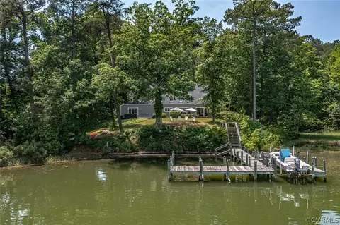 105 Dream Point Rd, Weems, VA 22576 photo 1