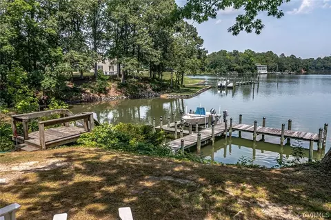 105 Dream Point Rd, Weems, VA 22576 photo 2