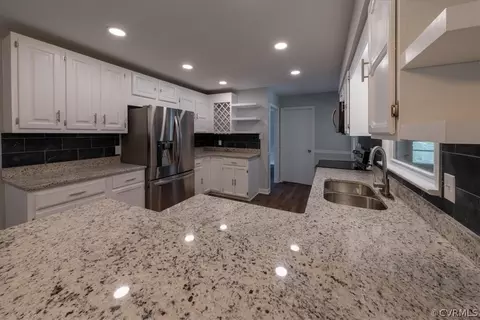 2910 Delfin Rd, Midlothian, VA 23112 photo 12