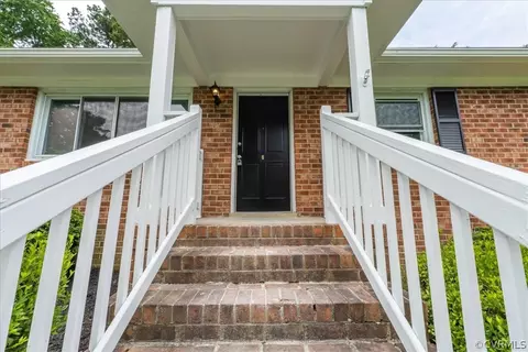 2910 Delfin Rd, Midlothian, VA 23112 photo 3