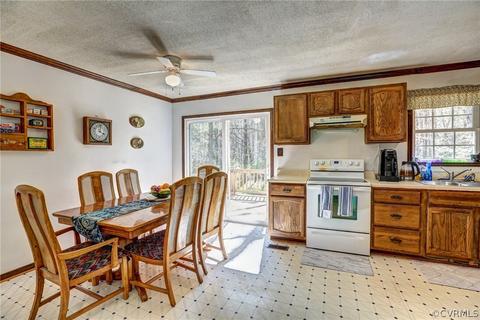 4696 E Grey Fox Cir, Gum Spring, VA 23065 photo 9