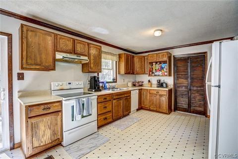 4696 E Grey Fox Cir, Gum Spring, VA 23065 photo 7