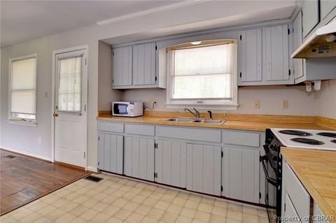 6448 Meadow Dr, Gloucester, VA 23061 photo 9