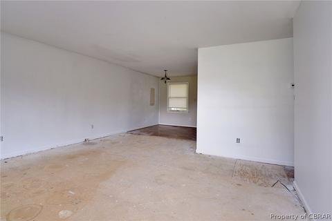 6448 Meadow Dr, Gloucester, VA 23061 photo 4