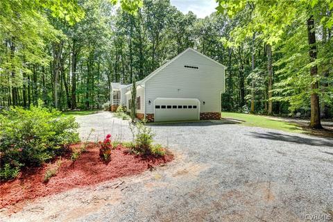 4560 Fox Chase Run, Gum Spring, VA 23065 photo 4