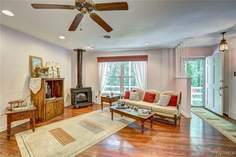 4560 Fox Chase Run, Gum Spring, VA 23065 photo 9