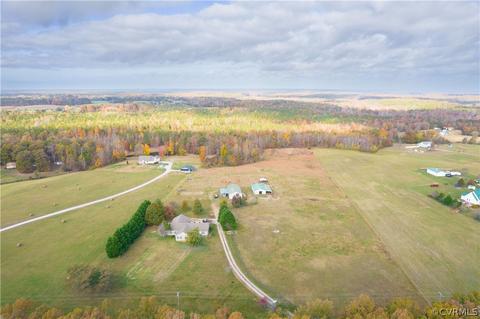 1742 W Courthouse Rd, Crewe, VA 23930