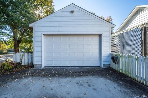 435 1st St, West Point, VA 23181 photo 2