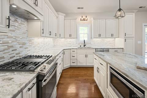 808 Edgewood Cir, Halifax, VA 24558 photo 3