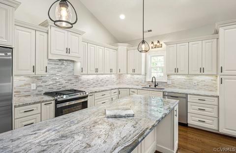 808 Edgewood Cir, Halifax, VA 24558 photo 5