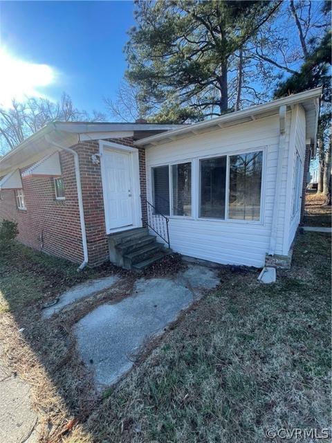 200 S Amelia Ave, Blackstone, VA 23824 photo 2