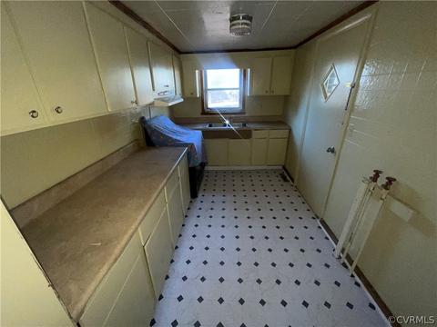 200 S Amelia Ave, Blackstone, VA 23824 photo 4