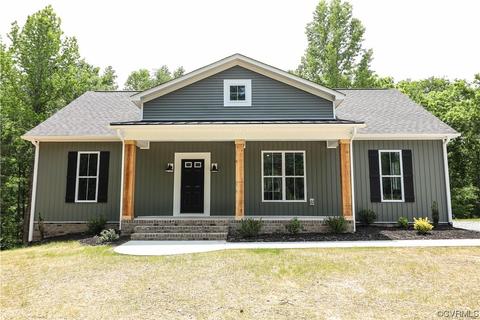 104 Rolling Acres Ln, Blackstone, VA 23824