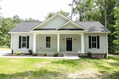 110 Rolling Acres Ln, Blackstone, VA 23824