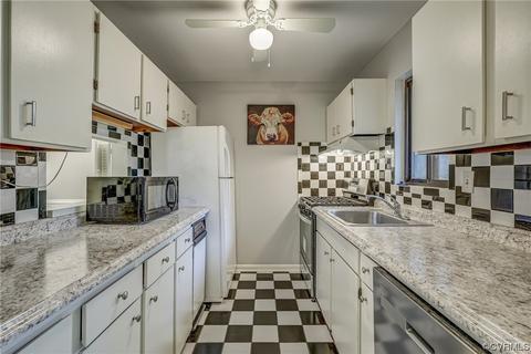 11805 S Briar Patch Dr, Midlothian, VA 23113