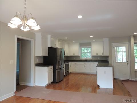 4405 Olgers Rd, Sutherland, VA 23885 photo 2