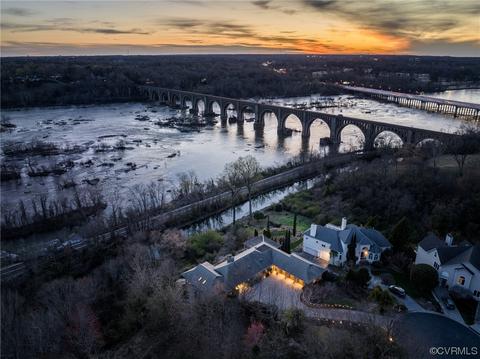 21 S Tow Path Ln, Richmond, VA 23221