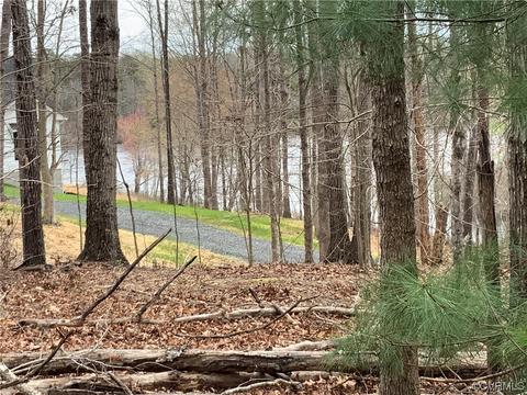 25 Glen Eagle Rd, Louisa, VA 22942