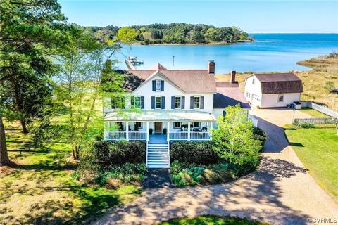 815 Diggs Wharf Rd, Port Haywood, VA 23138