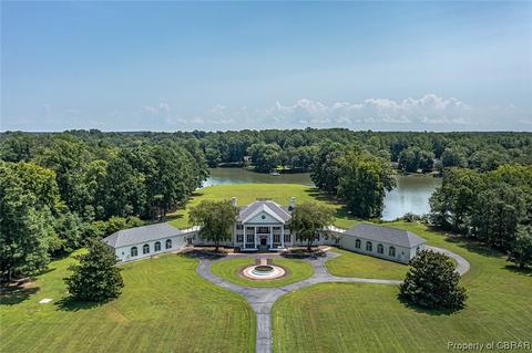 355 Ditchley Rd, Kilmarnock, VA 22482