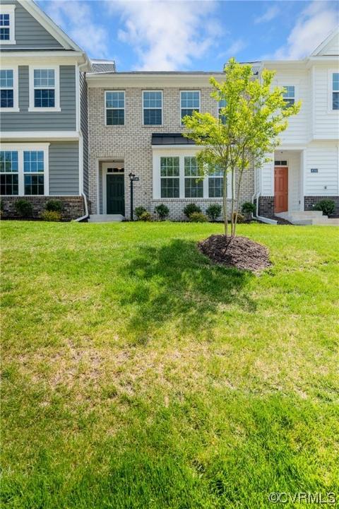 6749 Way Point Dr, Ampthill, VA 23234