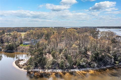 89 Oyster Pt, White Stone, VA 22578